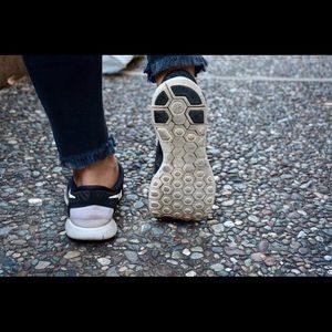 Black Womens Nike Frees